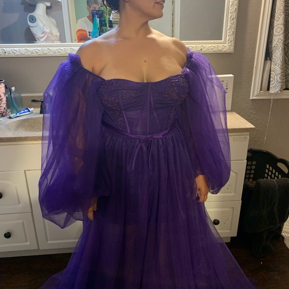 Dress - Picture 9 of 9